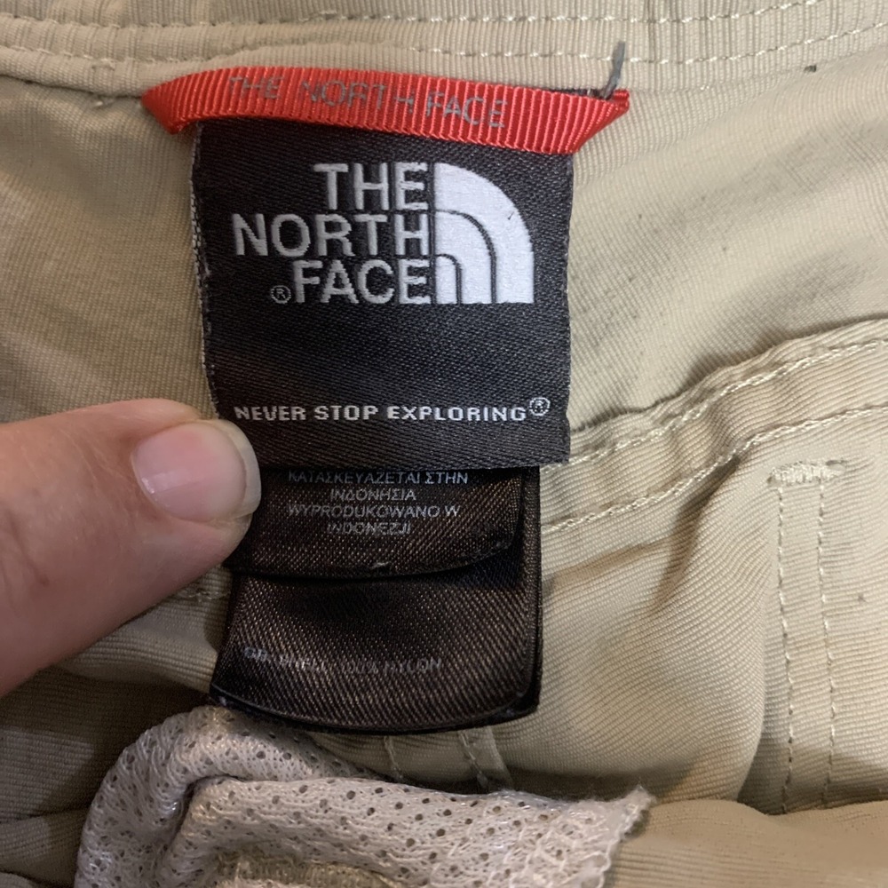 The North Face Khaki Cargo Shorts - Size‎ 36 Men's - Picture 5 of 10